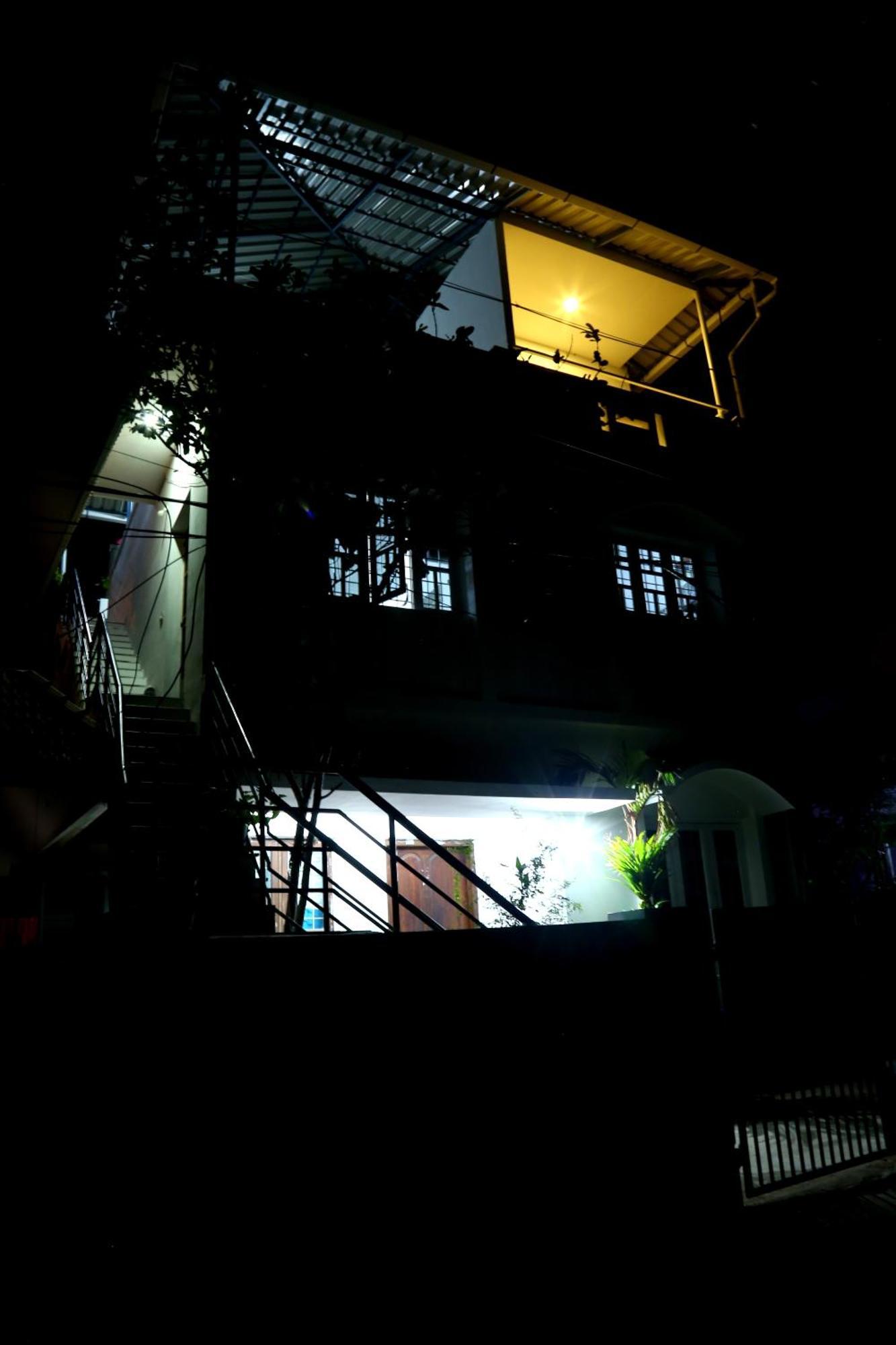 Bethesda Inn Kochi Esterno foto