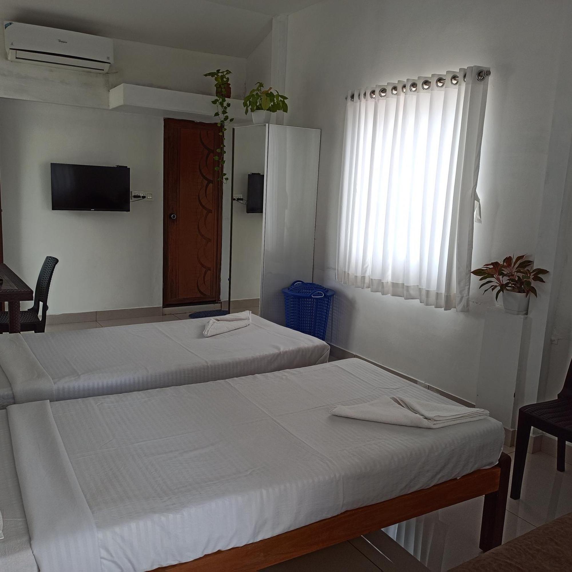 Bethesda Inn Kochi Esterno foto