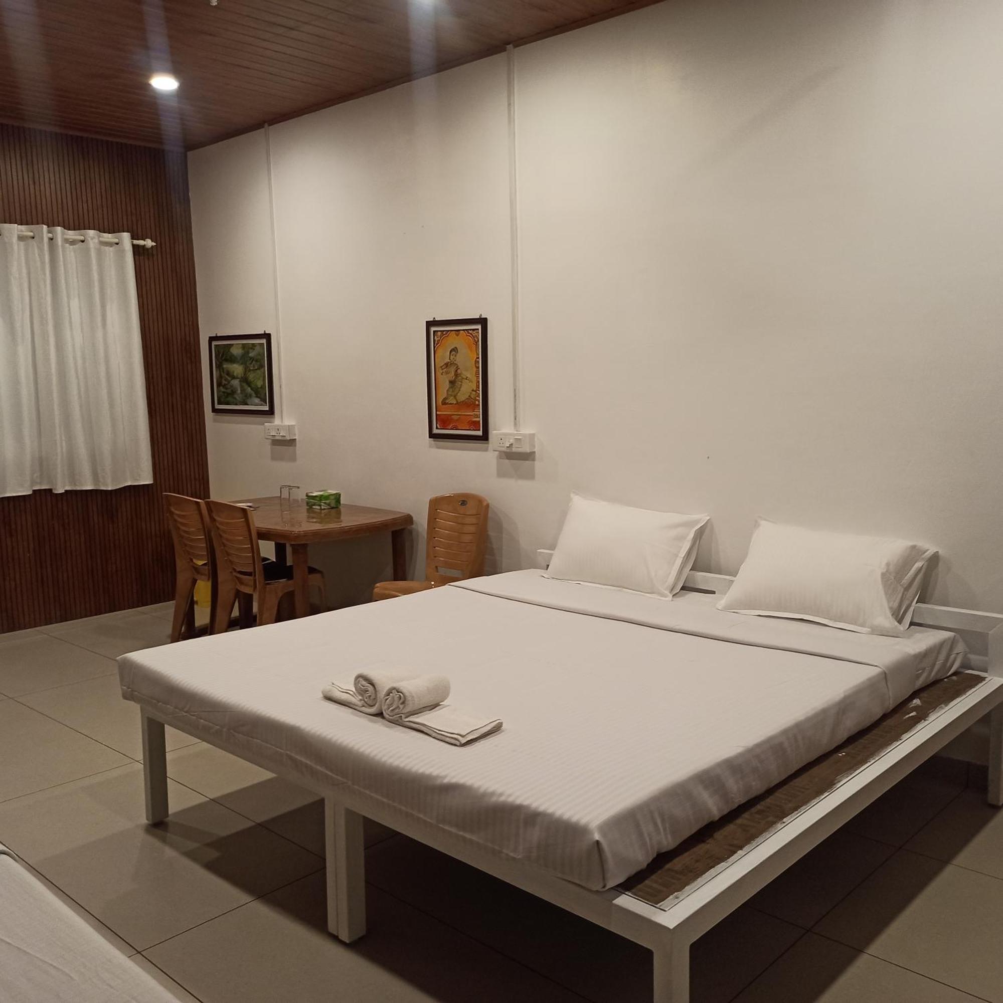 Bethesda Inn Kochi Esterno foto