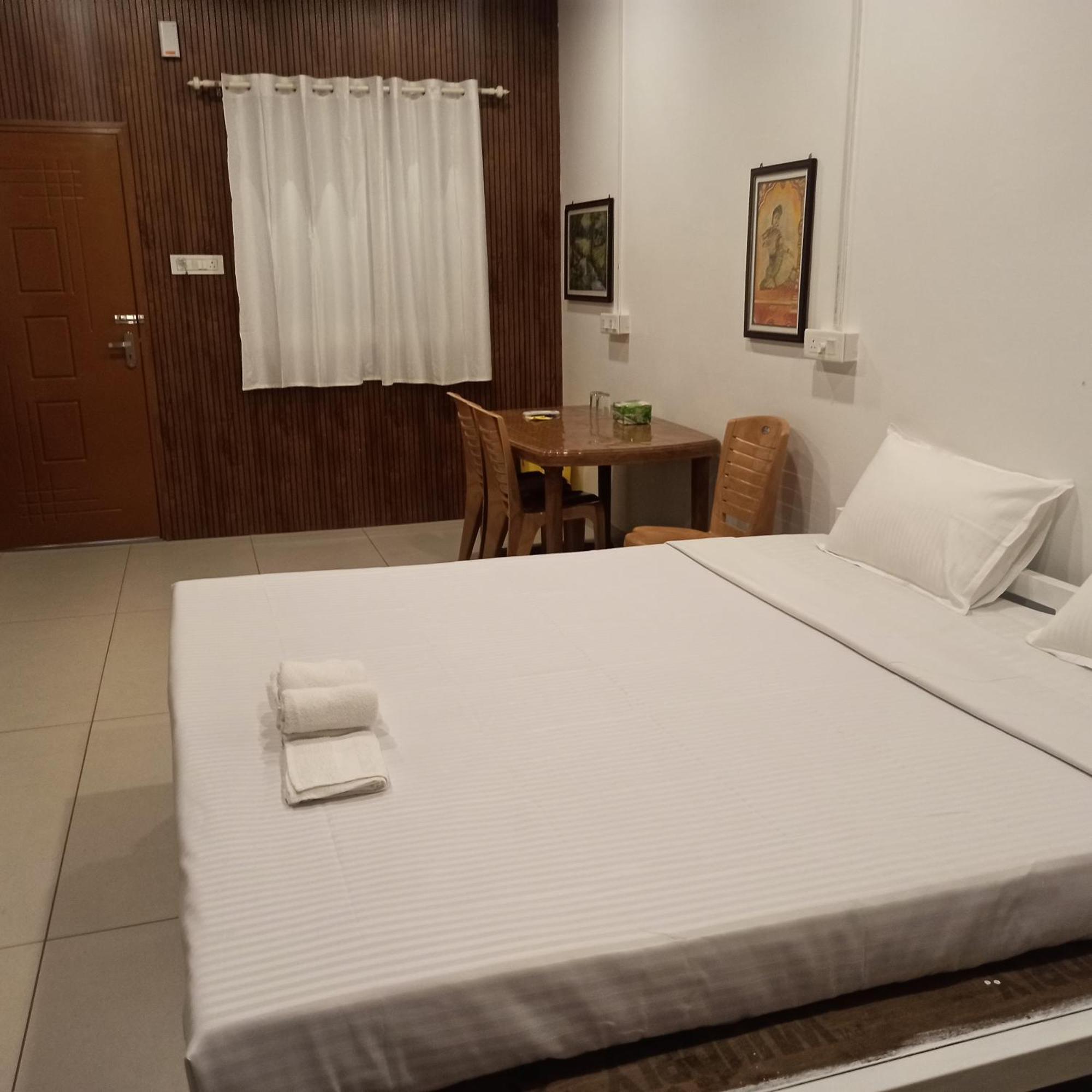 Bethesda Inn Kochi Esterno foto